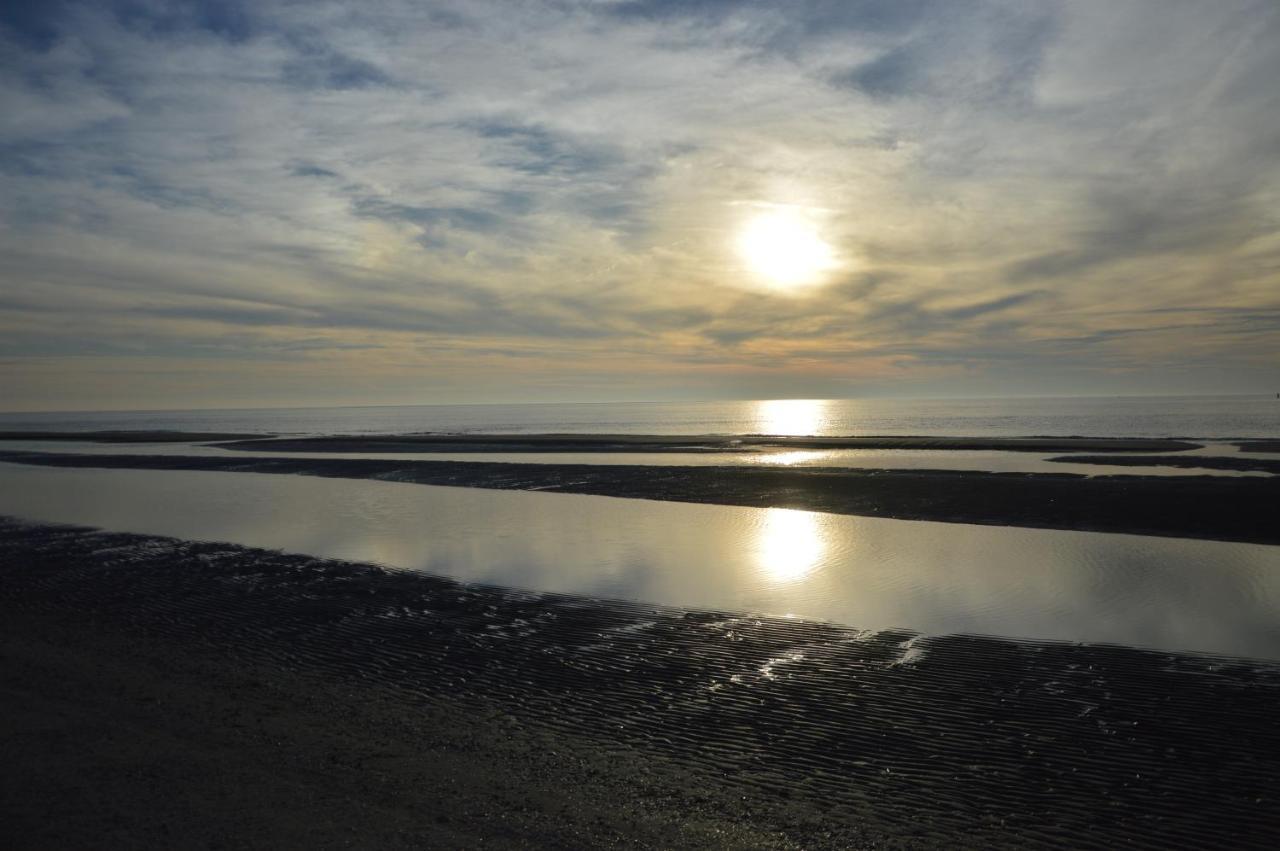Breeze Ameland Hotel ฮอลลุม ภายนอก รูปภาพ